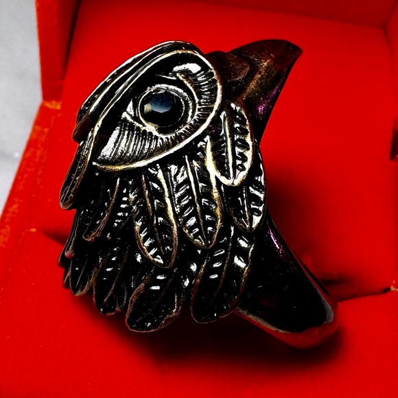 Kurt Geiger Eagle size 8 with ring box gold tone gem stones rhinestone NWT - Picture 8 of 12